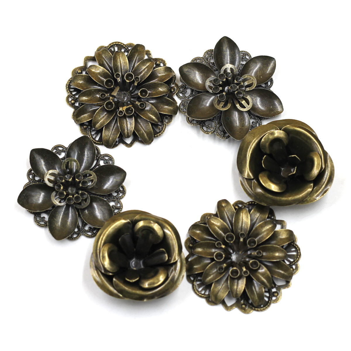 Embellish Craft - 6 Stück Verzierungen Kombination Blumenmuster Filigrane